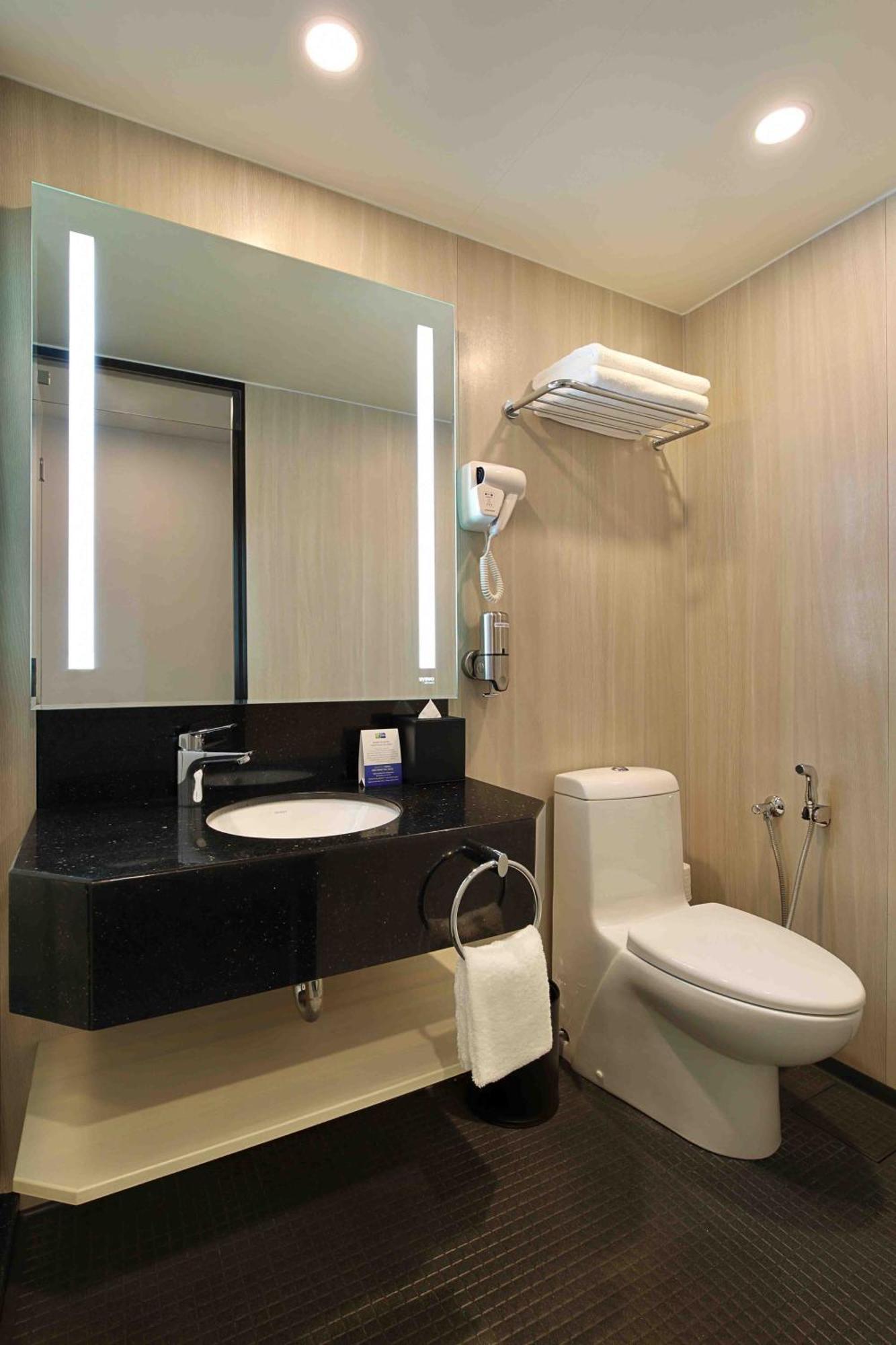 Hotel Express Centre By Ihg